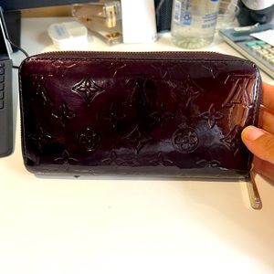 Authentic Louis Vuitton Vernis monogram leather envelope wallet